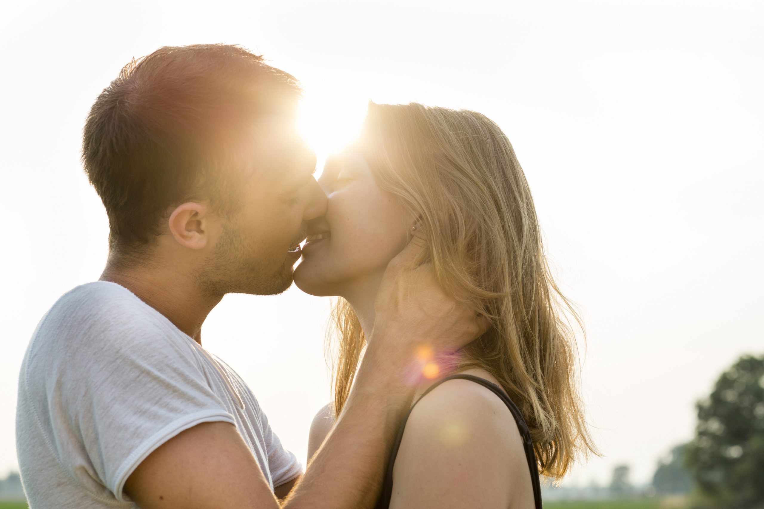 How To Introduce The Kissing Topic To A Girl That Never Did It