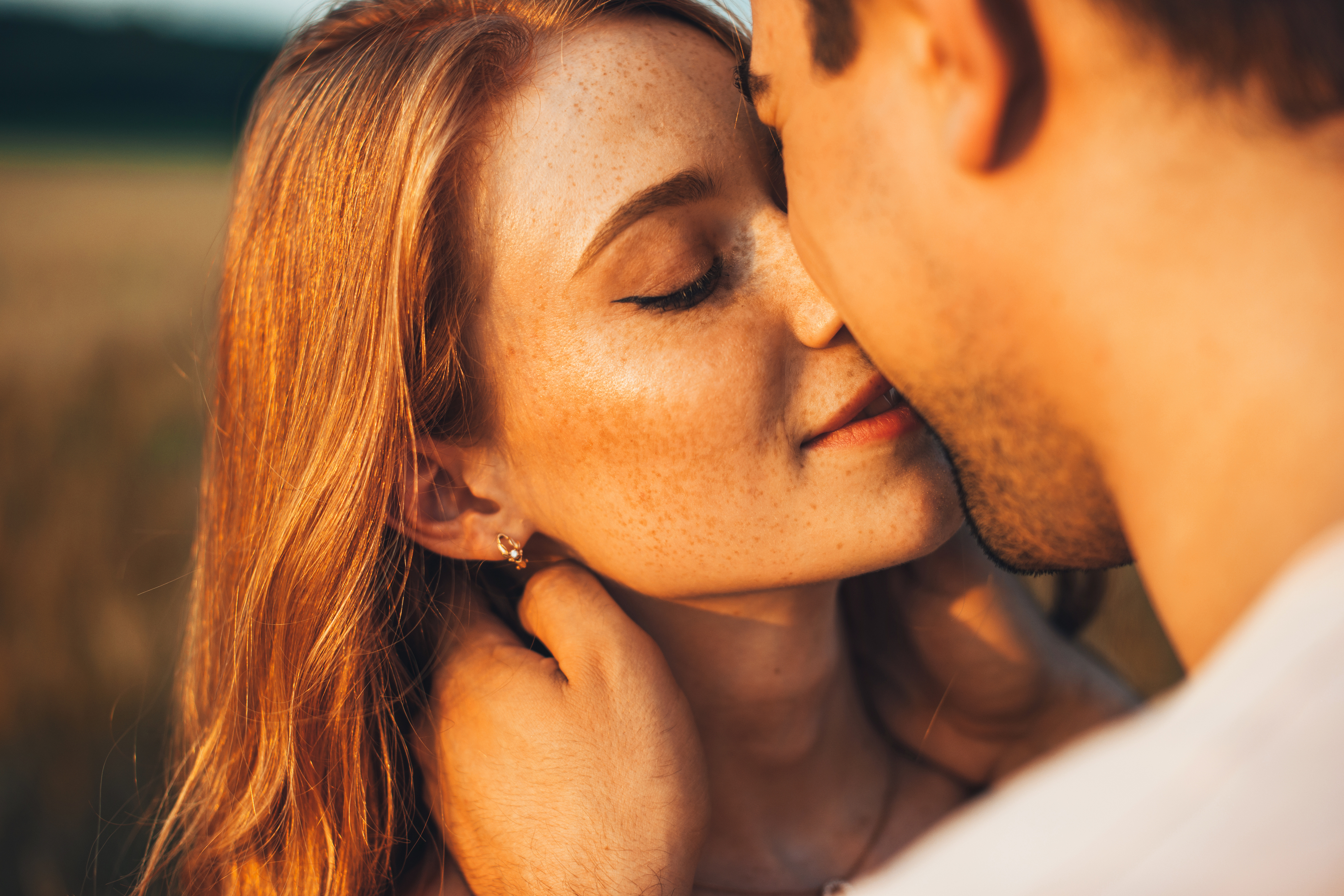 How To Kiss A Girl That I Am Romantically Interested In And Want To Go Out With