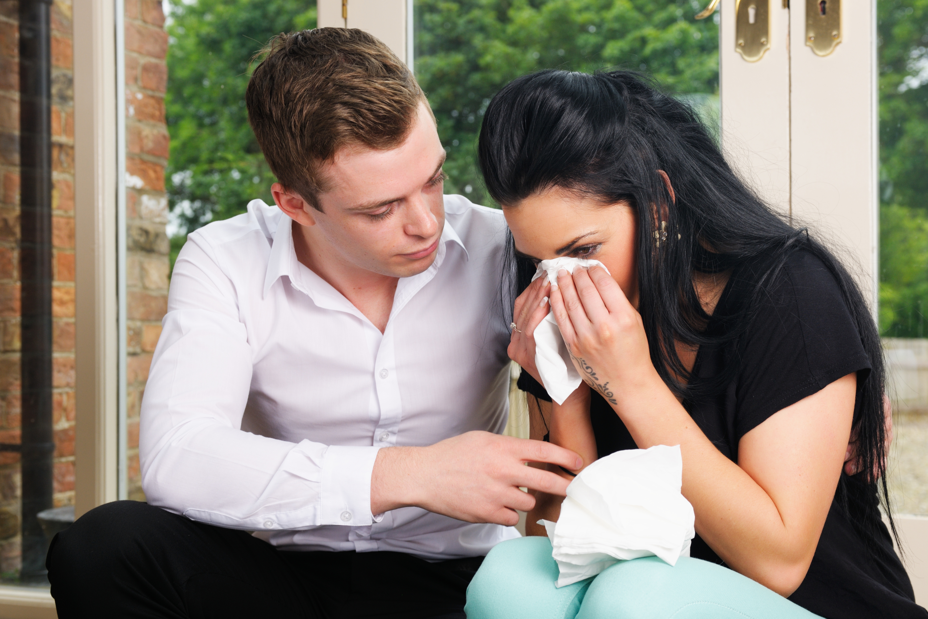 What To Do When Your Girlfriend Cries And You Are At A Loss?