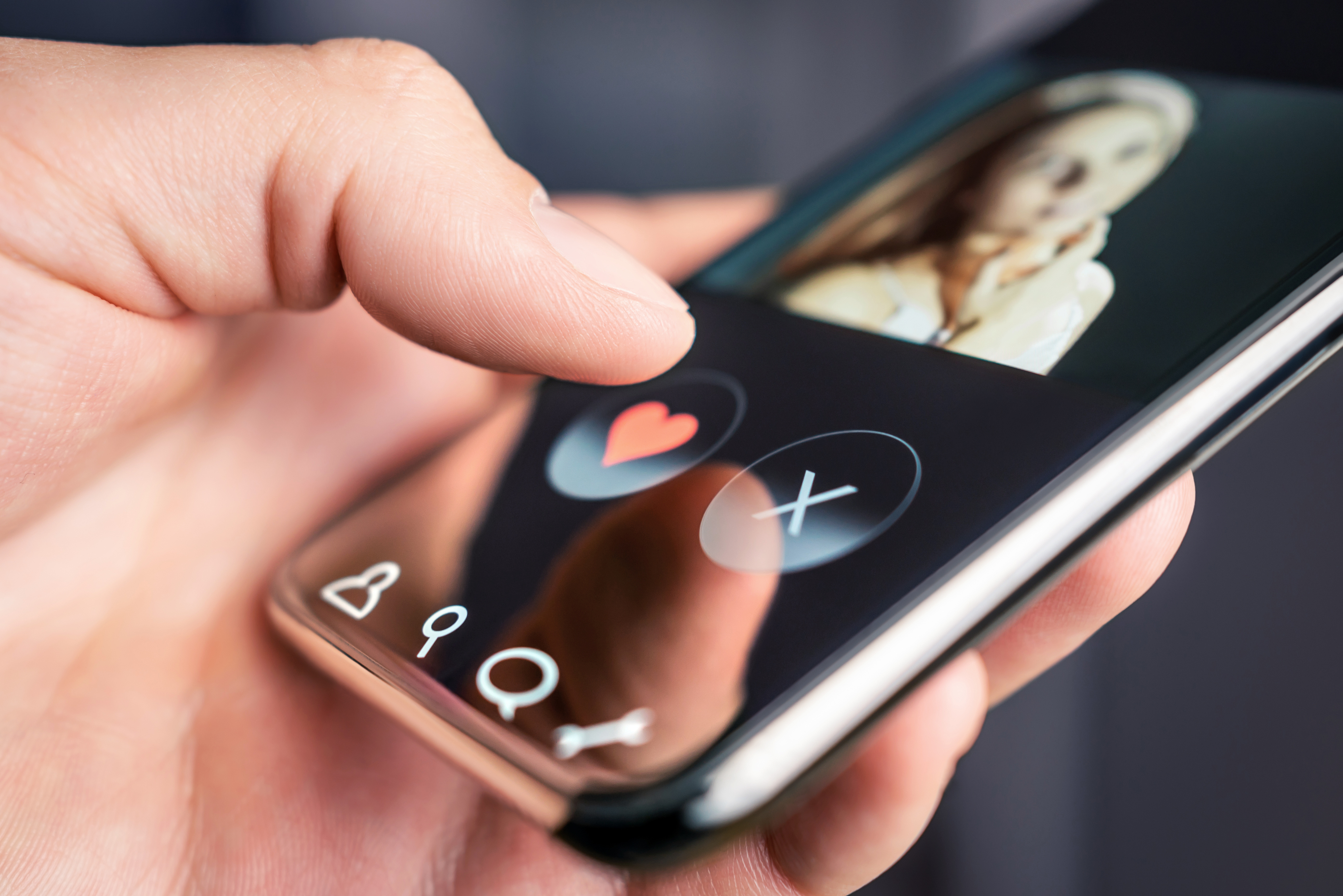 Would You Meet Someone On A Dating Site That Refused To Give You Her Phone Number?