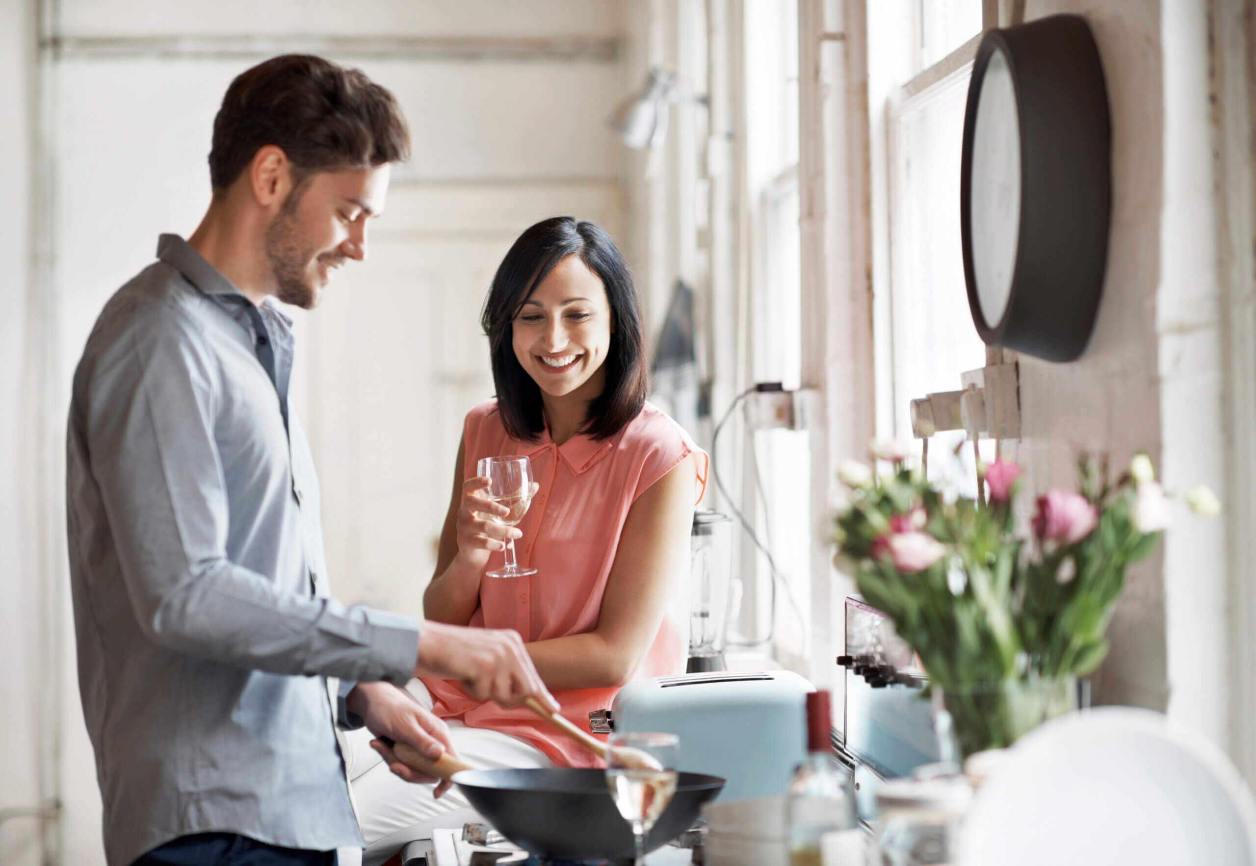 Would a Guy Become Less Interested in Dating a Woman if He Found Out She Isn’t a Good Cook?