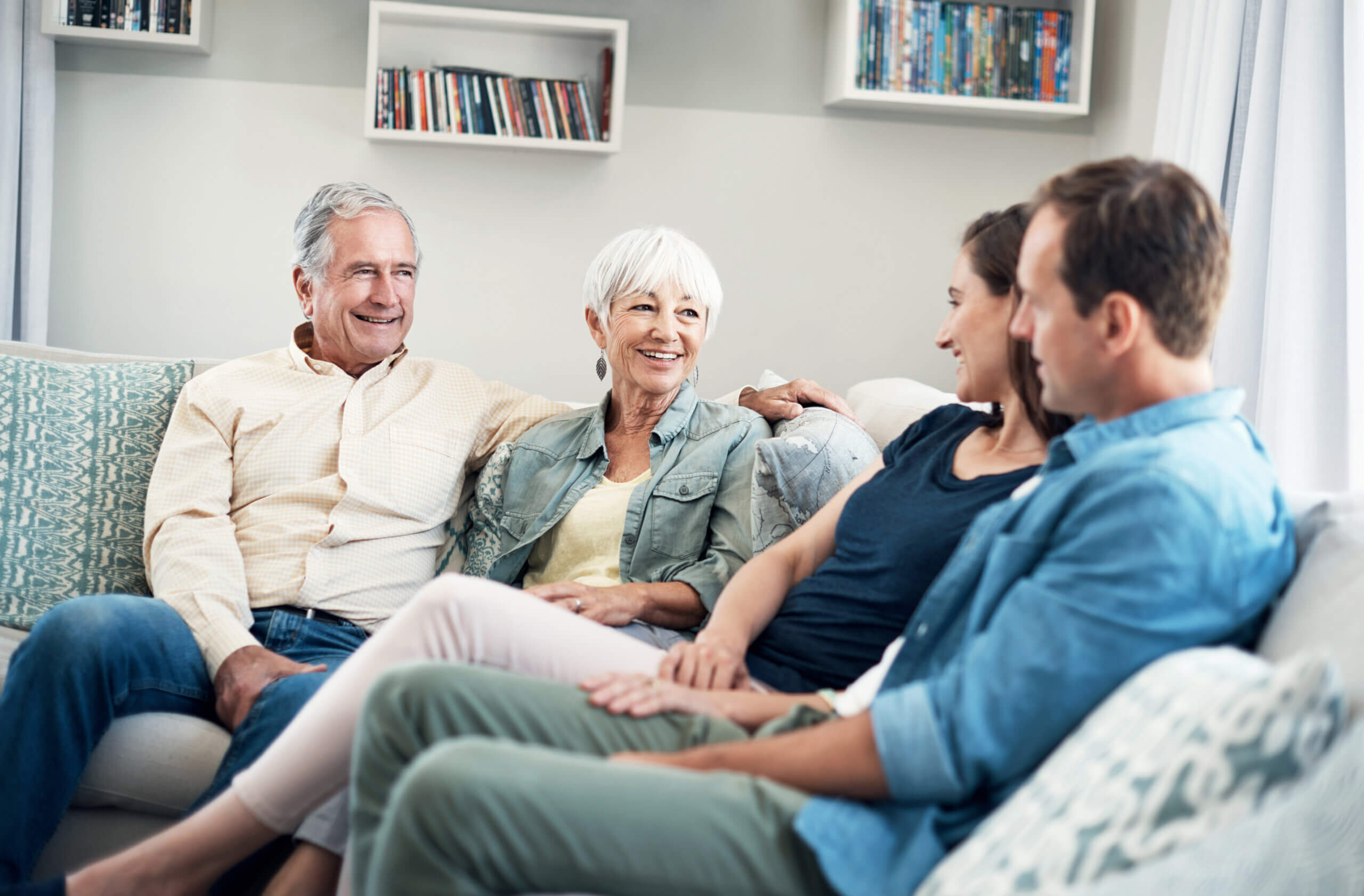 Do Men Actually Care if a Woman Lives With Her Parents, or Would They Rather She Live Alone?