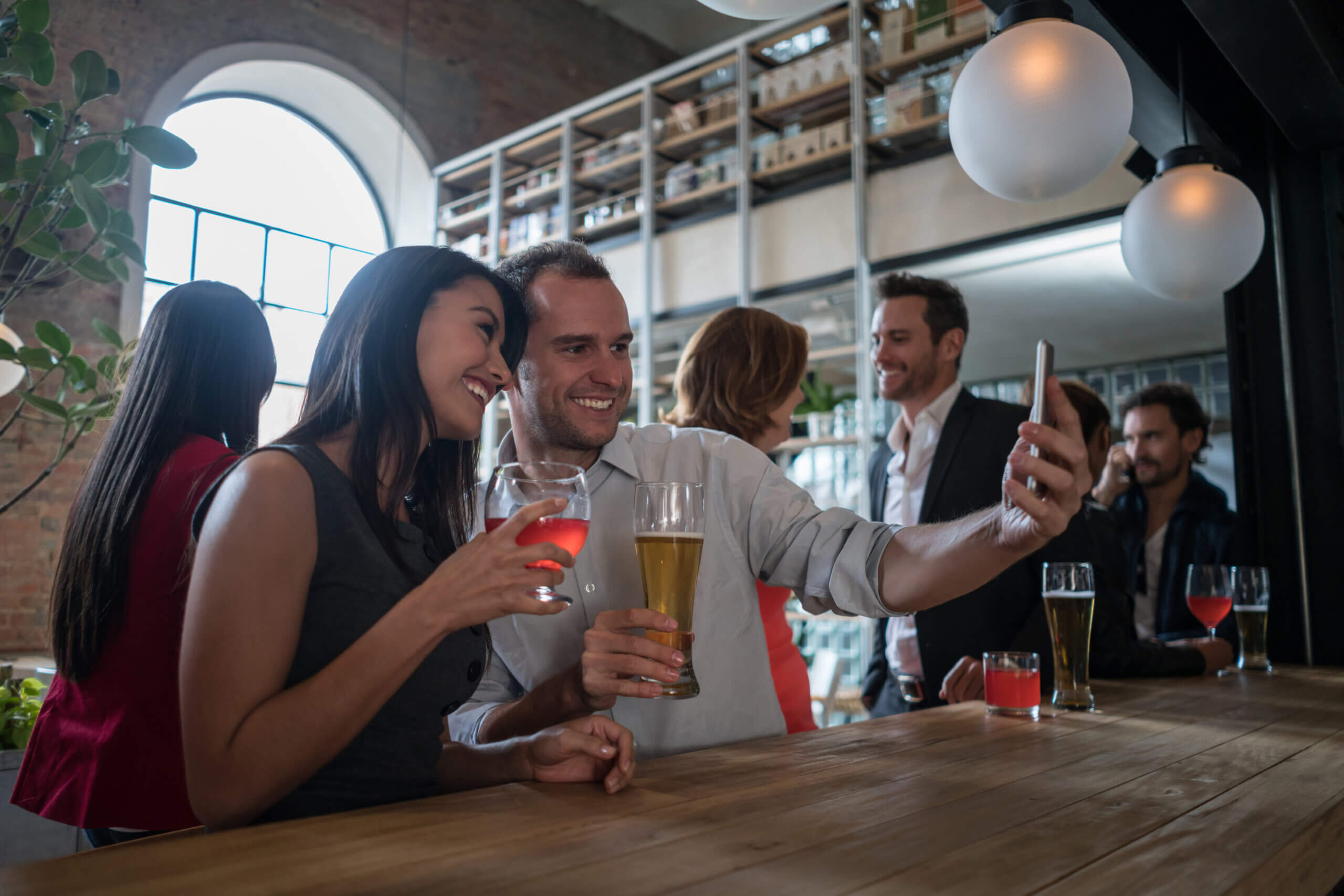 Should You Try Speed Dating or Stick With Dating Apps?