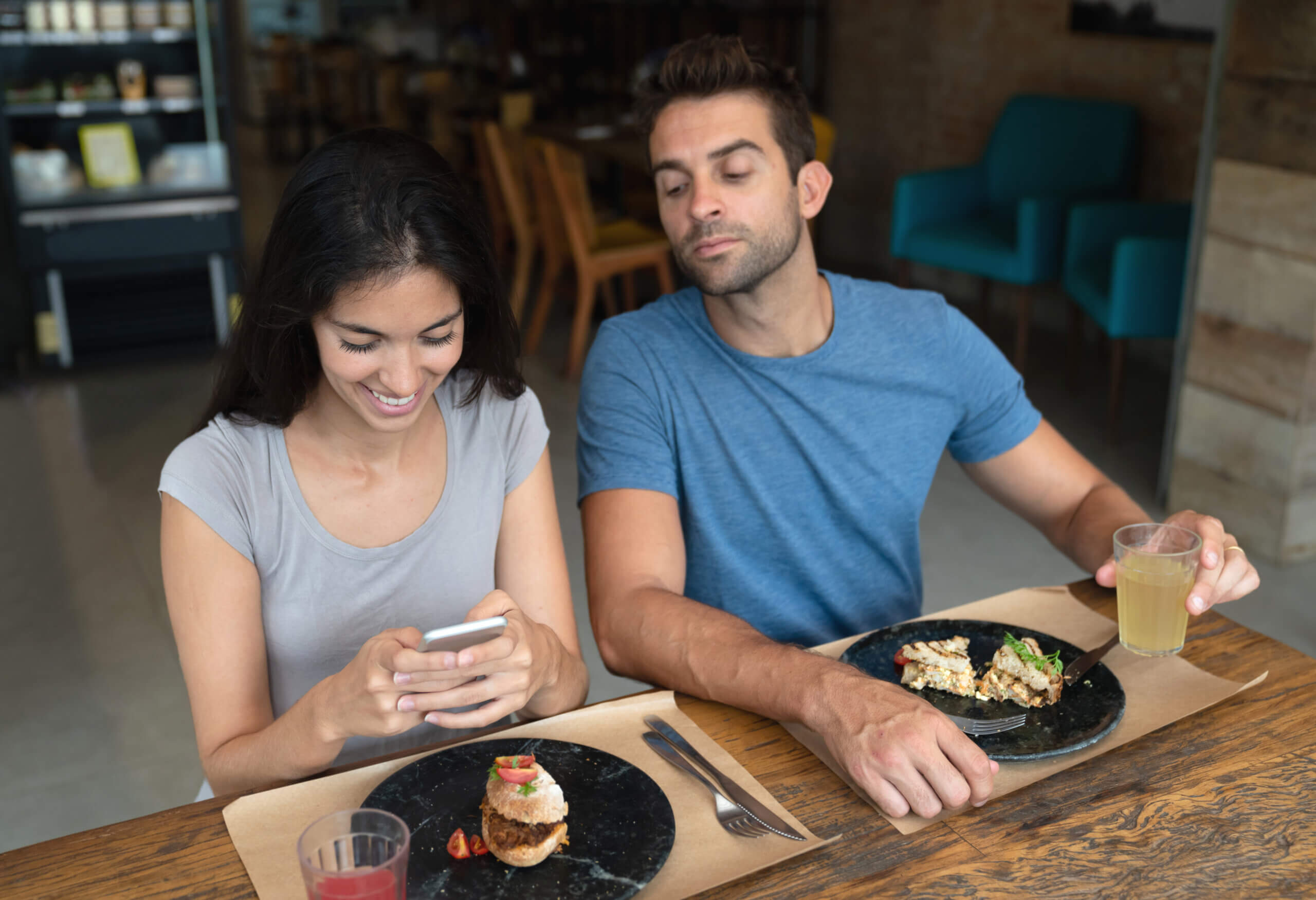 What Should You Not Do on a First Date?