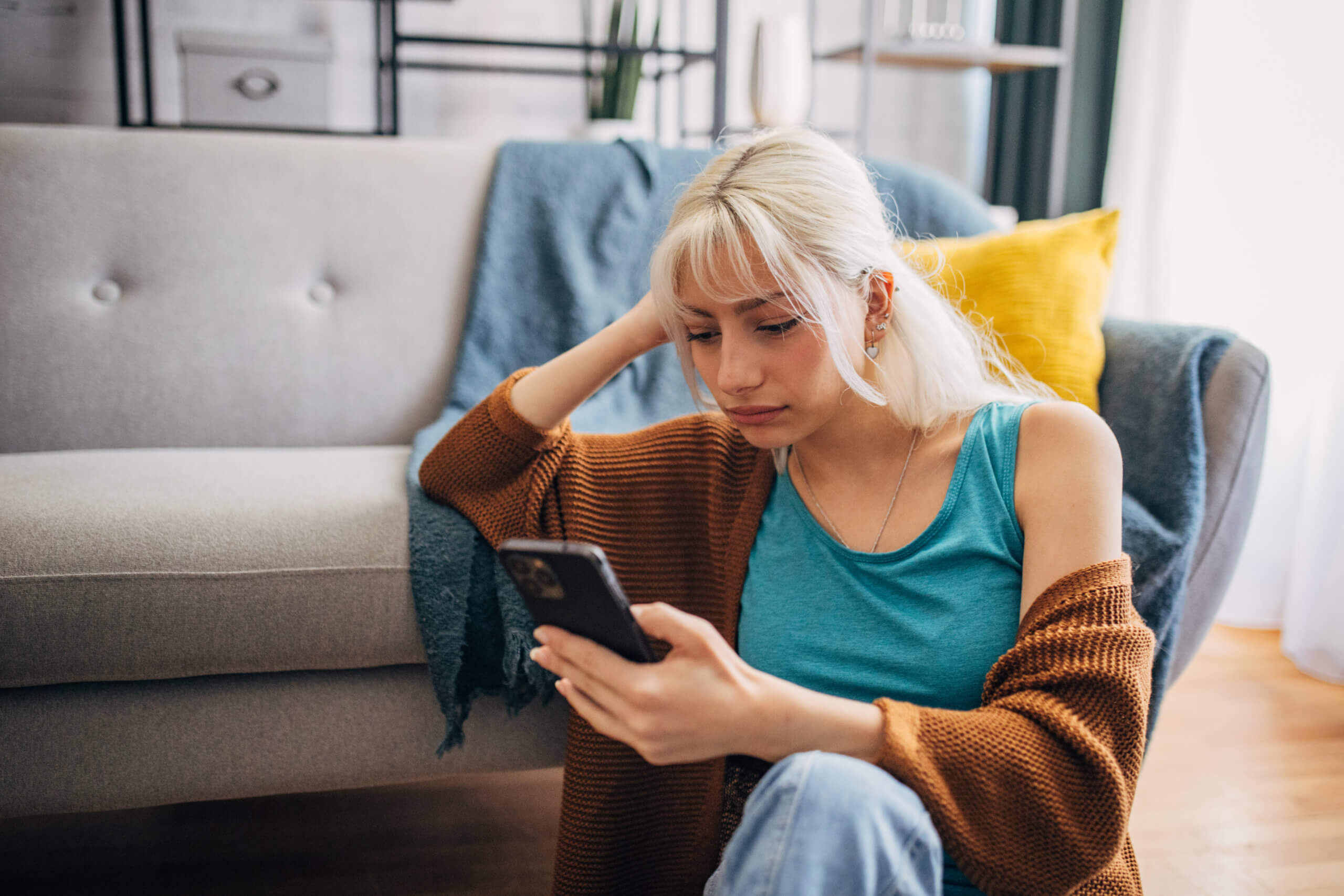 He’s Distant After Three Days of Texting—Should I Match His Energy?